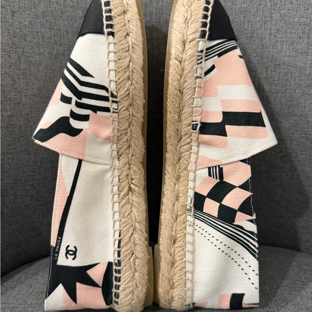CHANEL Espadrilles - Black, Cream, and Pink Star Design - Picture 4 of 9